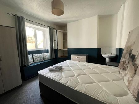 4 bedroom terraced house to rent - Photo 3