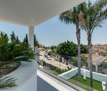 4 bedroom luxury Villa for rent in Estepona, Spain - Photo 4