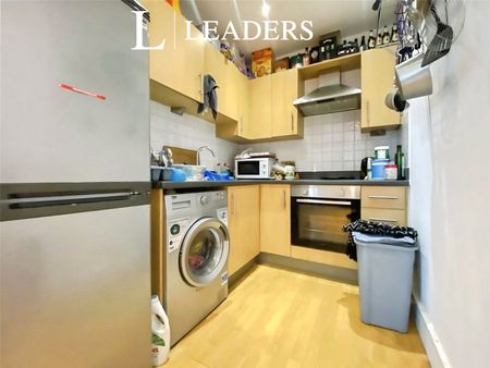 2 bedroom apartment to rent Victoria Avenue, Southend-on-Sea, Essex, SS2 - Photo 3