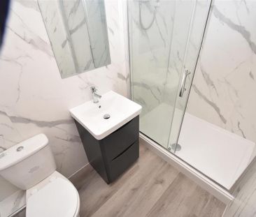 3 bedroom flat to rent - Photo 5