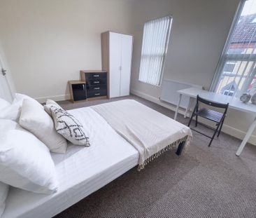 4 bedroom terraced house to rent - Photo 3