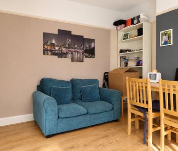 Montrose Gardens, Mitcham, CR4 2PG - Photo 1