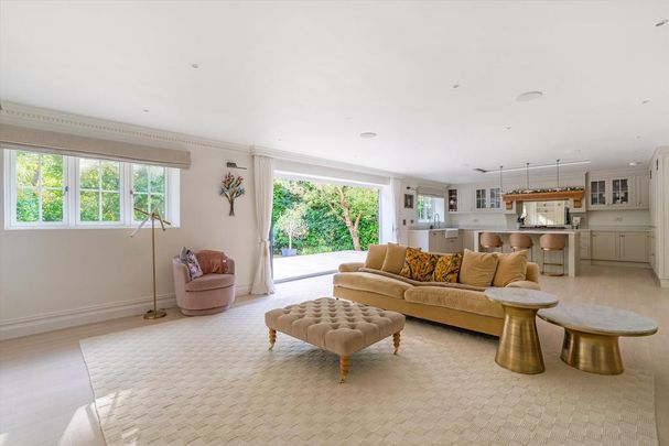 4 bedroom detached house to rent - Photo 1