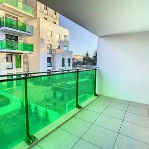 Villeurbanne : Récent T2 avec cuisine équipée, balcon et garage - Photo 3