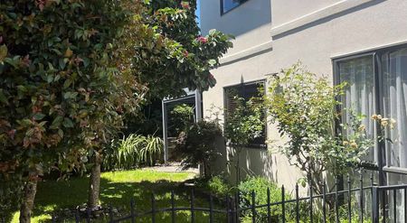 Charming 3BR Home in Bucklands Beach - Photo 4