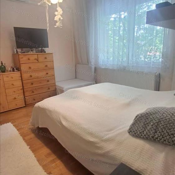 Kiadó jó állapotú lakás - Szolnok - Photo 1