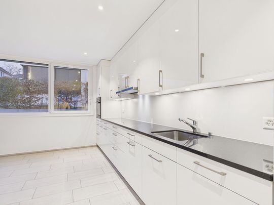 Modern 5.5-room terraced house with Minergie standard and charging station, Allschwil - Photo 1