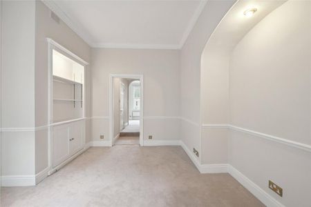 3 bedroom flat in South Kensington - Photo 3