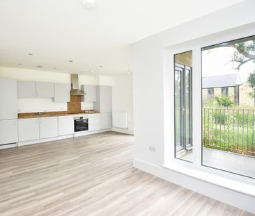 2 bedroom ground floor flat to rent - Photo 3