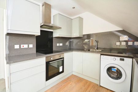 2 bedroom flat to rent - Photo 2