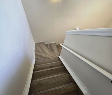 GREAT 3 BED, 4 BATH, 2 STOREY SINGLE FAMILY HOME W/ A DBL ATTACHED ... - Photo 4
