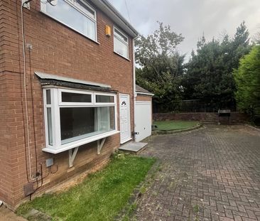 3 Bed Detached House, Middleton Road, LS10 - Photo 3