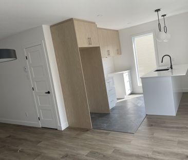 Magnifique 4 1/2 situé sur 2 étage, Construction neuve, Vanier - Photo 1