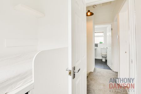 3 bed Terraced House To Let - Photo 2