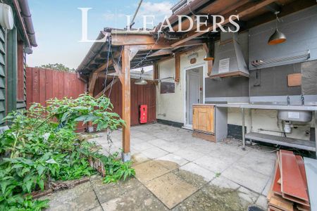 1 bedroom in a house share to rent - Photo 5