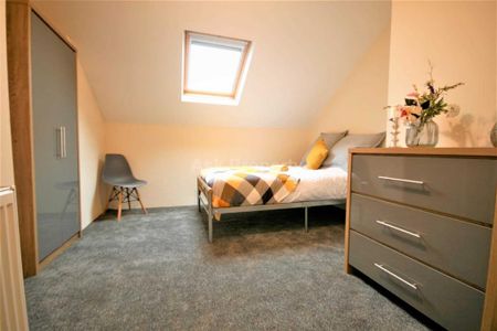 1 bedroom in a house share to rent - Photo 2