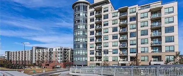 2 bedroom corner unit, close to downtown, next to C-train station | 404 - 38 9 Street NE, Calgary - Photo 1