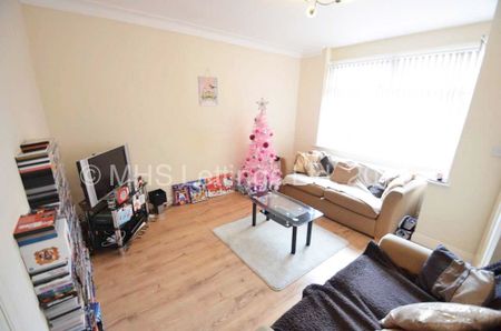 2 Bedroom Mid Terraced House for rent in Park View Avenue - Photo 3