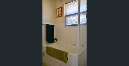 2 BEDROOM UNIT WITH A/C IN BROOKLYN PARK - Photo 5