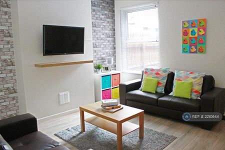 4 bedroom terraced house to rent - Photo 2