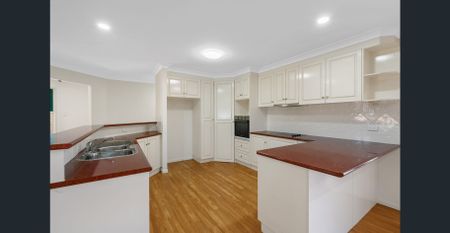 Fantastic Family Home in Ultra Convenient Location! - Photo 5