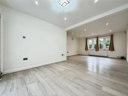 3 bedroom detached house to rent - Photo 2