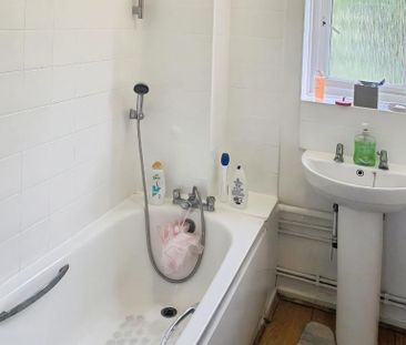 3 bedroom flat to rent - Photo 5