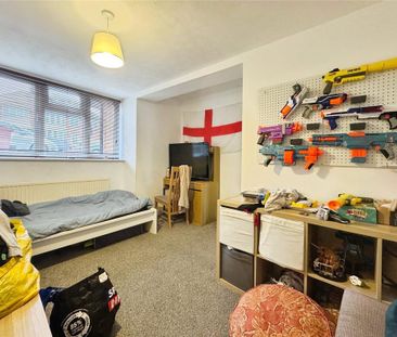 4 bedroom semi-detached house to rent - Photo 4