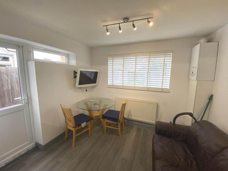 House share to rent - Photo 3