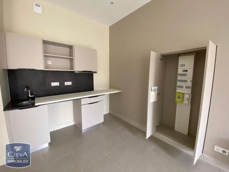 Location Appartement 2 pièces 60m² FONTENAY LE COMTE 85200 - Photo 5