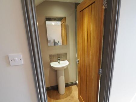 1 bedroom in a house share to rent - Photo 4