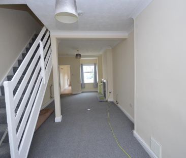 3 bedroom terraced house to rent - Photo 2