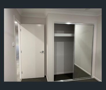 MODERN 4 BEDROOM HOME - Photo 4