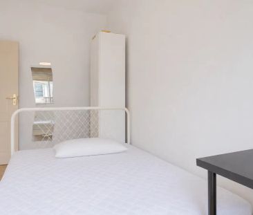 Cosy room in 6-bedroom apartment in Campo de Ourique - Photo 5