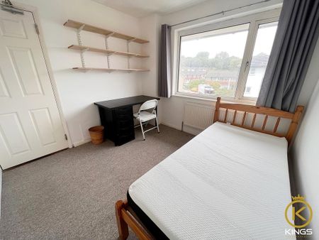 4 bedroom semi-detached house to rent - Photo 5