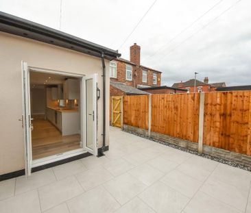 3 bedroom end of terrace house to rent - Photo 2