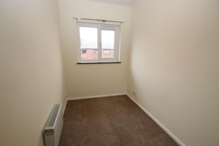 2 bedroom Flat to let - Photo 3