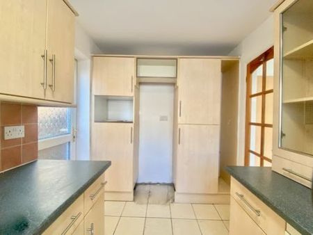 3 Bedroom - Photo 2