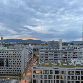 DC-LIVING: Moderne vollmöblierte 2-Zimmer-Wohnung mit Loggia mit Kahlenbergblick, sowie Fitness und Sauna im Haus. Direkt vor UNO-City | ab sofort - Foto 3