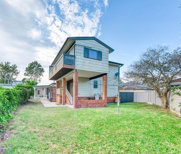 A Peak of The Water - Photo 4