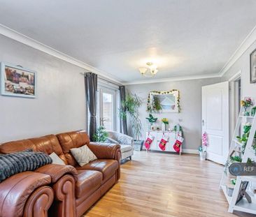 3 bedroom end of terrace house to rent - Photo 2