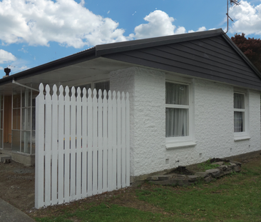 2-Bedroom Flat with Garage - Photo 4