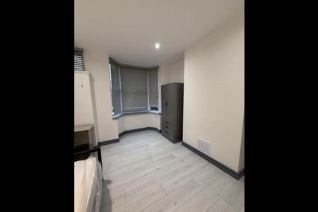 2 Bed Flat, Birkin Avenue, NG7 - Photo 4