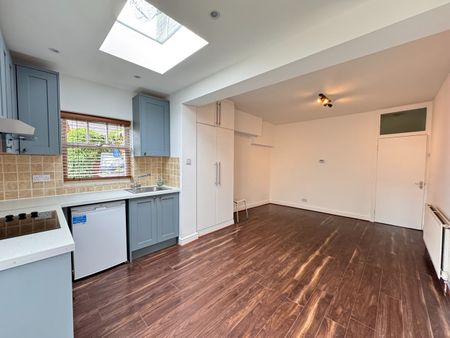 Studio Flat, Park Parade, NW10 - Photo 2