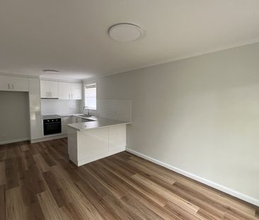 Freshly Renovated 3 Bedroom Home! - Photo 5