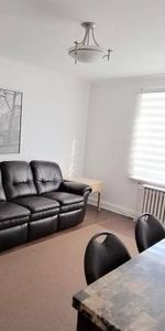 Bright furnished 2 bedroom apartment @Yonge /St. Clair Toronto - Photo 3