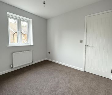 3 bedroom House To Let Total Size: 1045 SQ FT - Photo 5