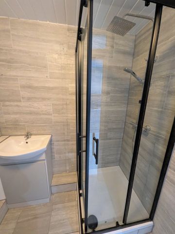 Room in a Shared House, London Road, SM6 - Photo 5