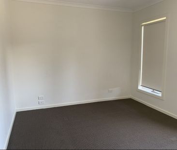 Spacious 4-Bedroom Home in Mernda - Photo 6