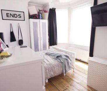 5 bedroom semi-detached house to rent - Photo 4